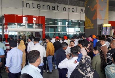 Crowded terminal at Delhi IGI Airport after major technical glitch delayed 800 flights