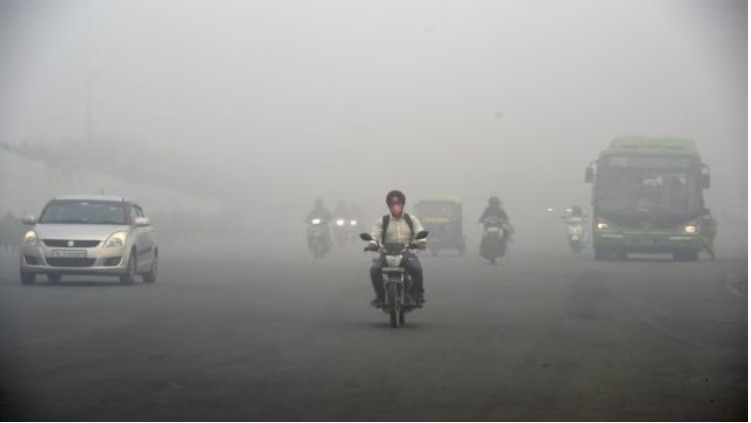 “Thick smog over Delhi skyline with low visibility and hazy roads”