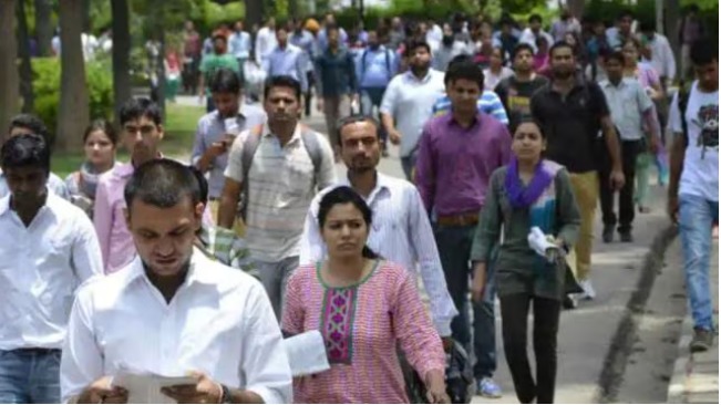 “India unemployment rate July–September 2025 report – rise in urban salaried jobs”