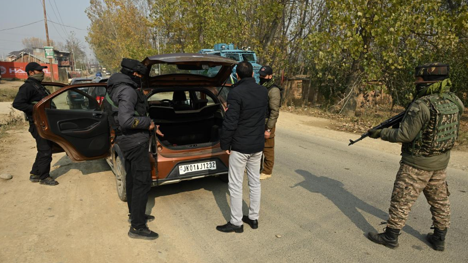 Amit Shah during review meeting after Delhi Red Fort blast, security officials on high alert – Vizzve Finance