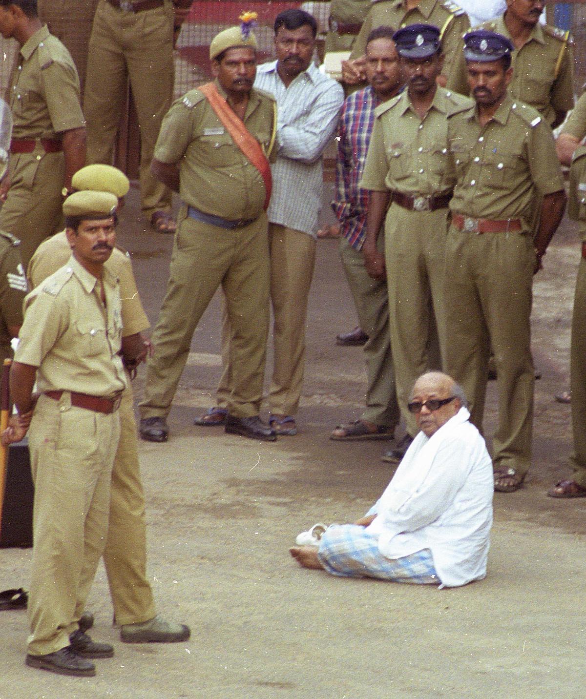 Police arresting M. Karunanidhi during the 2001 midnight raid in Chennai
