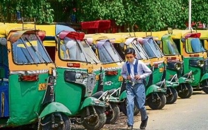 Long queue of autos and taxis lined up outside a CNG fuel station in Mumbai amid supply interruption.