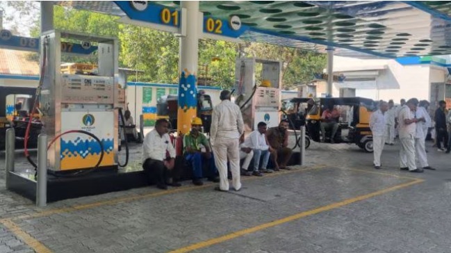 "Long queues and empty auto stands during Mumbai CNG outage"