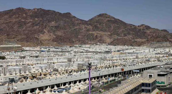 alt="Saudi Arabia bus accident scene near Medina with rescue teams responding after deadly collision"