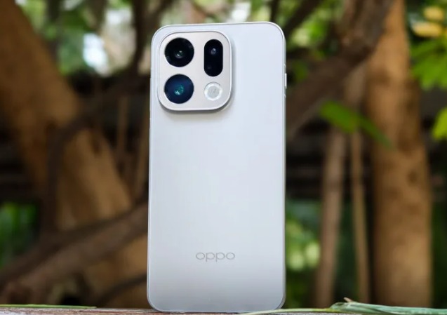 Oppo Find X9 Pro concept image showcasing premium flagship smartphone design and curved display look.