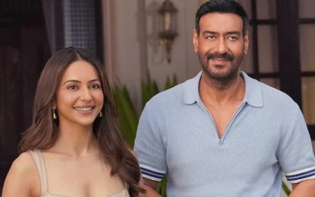 Ajay Devgn and Rakul Preet Singh from De De Pyaar De 2 promotional still.