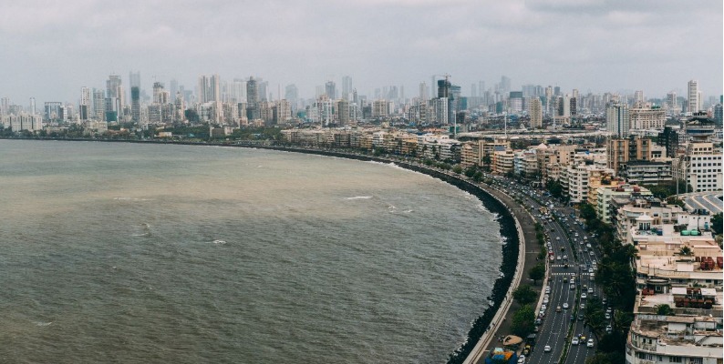 Cool and hazy morning in Mumbai as temperature drops below normal