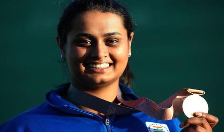 Shreyasi Singh posing with her Commonwealth Games gold medal