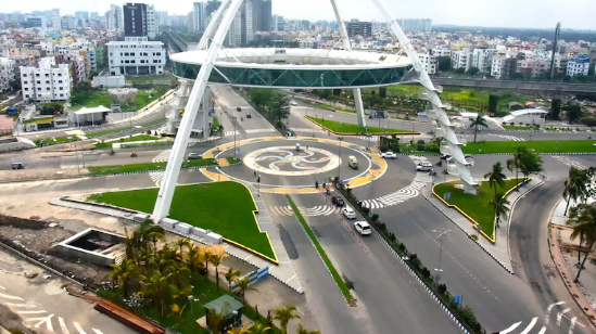 "Kolkata skyline during earthquake tremors as residents report buildings shaking"