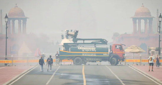 Delhi covered in smog as stricter anti-pollution rules come into effect.