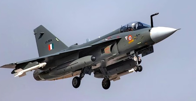 HAL share price chart falling after Tejas crash news