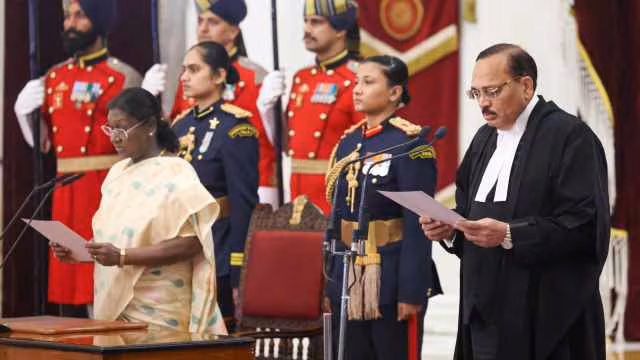 Justice Surya Kant taking oath as the 53rd Chief Justice of India