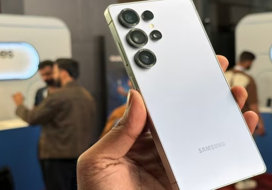 Samsung Galaxy S26 Ultra concept render showcasing large camera cutout