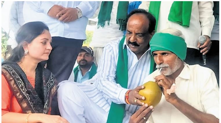 Karnataka maize farmers ending hunger strike after government talks