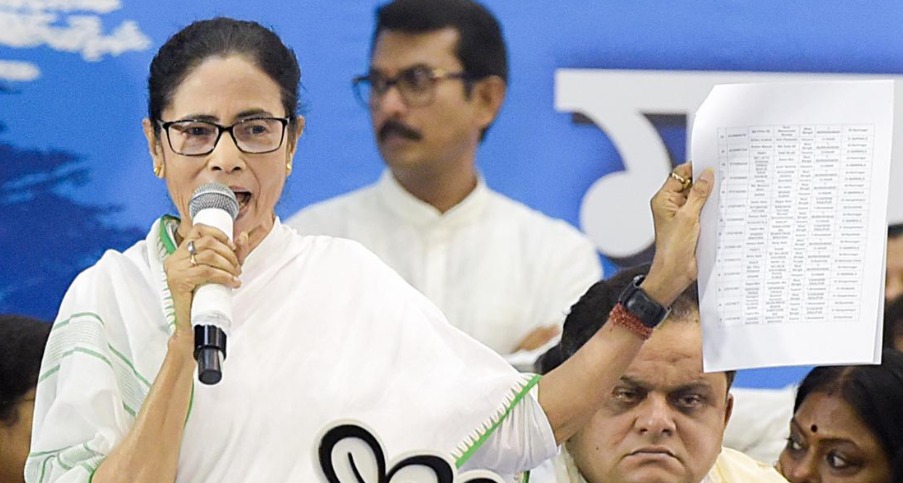Mamata Banerjee addressing political rally ahead of 2026 Bengal elections