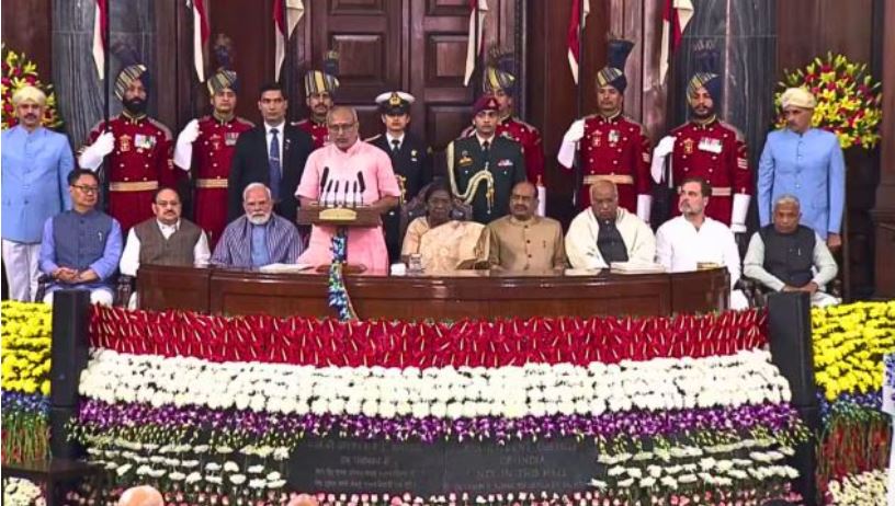 President Murmu releasing the digital version of the Indian Constitution in nine Indian languages on Constitution Day 2025.