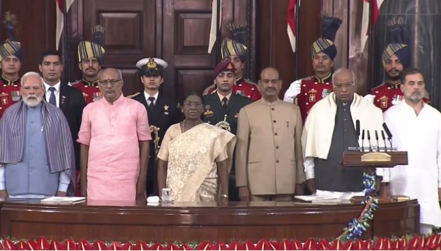 President Droupadi Murmu unveiling the digital version of the Constitution of India in nine languages at a Constitution Day event.
