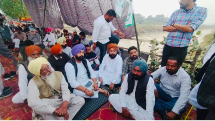 alt="Public anger against AAP rising across Punjab farmers villagers protest rural dissatisfaction"