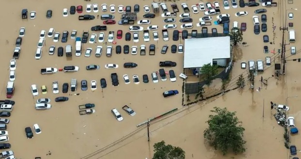 Thai rescue teams evacuating residents from flooded southern province