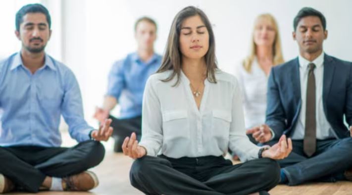 Indian tech professional in Norway explaining flexible 7.5-hour workday benefits