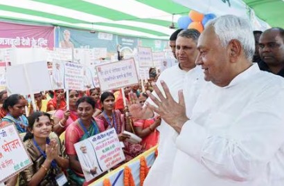 Nitish Kumar distributing funds to women beneficiaries under Bihar entrepreneurship scheme.