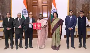 "16th Finance Commission members submitting final report to President Droupadi Murmu at Rashtrapati Bhavan"