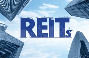 Graphic illustrating short-term and long-term capital gains tax on sale of REIT units in India.