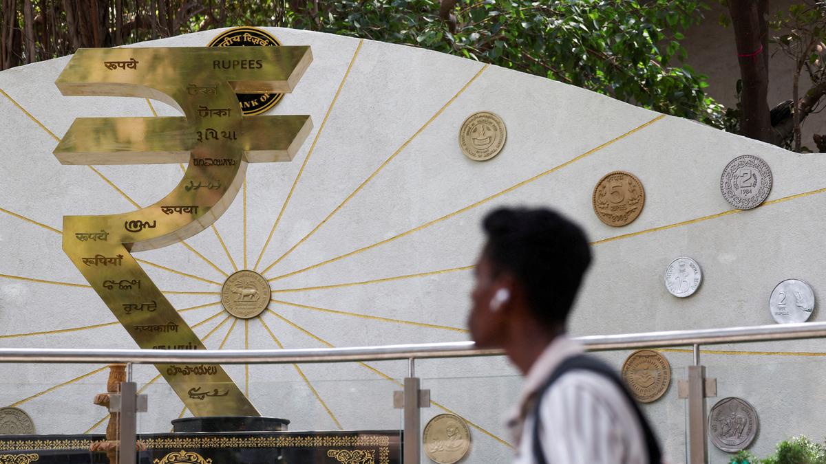 FPIs Pull Out ₹11,820 Crore in Dec; 2025 Outflows Hit ₹1.55 Lakh Crore